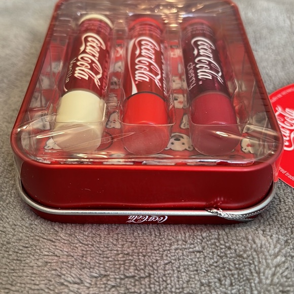2022 limited edition - Coca-Cola 3 pack Lipsmacker lip balm in collectable tin. - Picture 5 of 5
